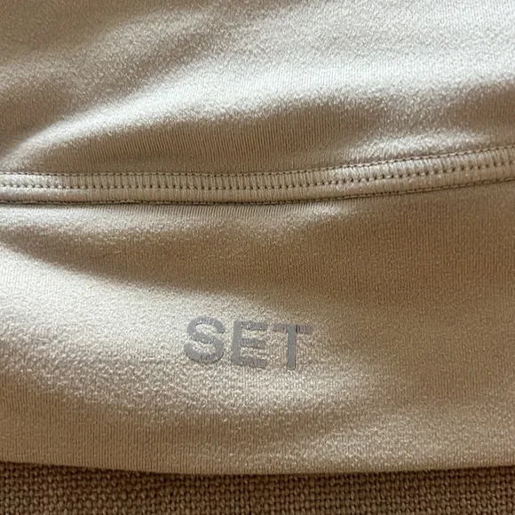 SETActive LUXFORM SCOOP Y Sports Bra (XS)- OAT MILK - Picture 3 of 5